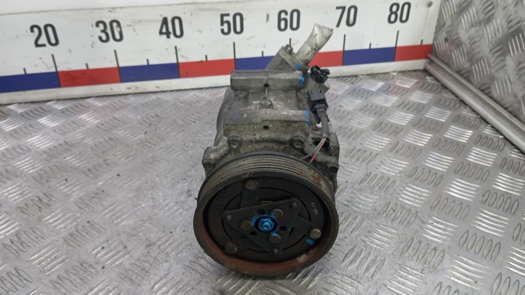 компрессор кондиционера Nissan Qashqai 2 поколение 2013, 1.5 л., дизель, МКПП, внедорожник 5 дв., 926009865 - фото №1