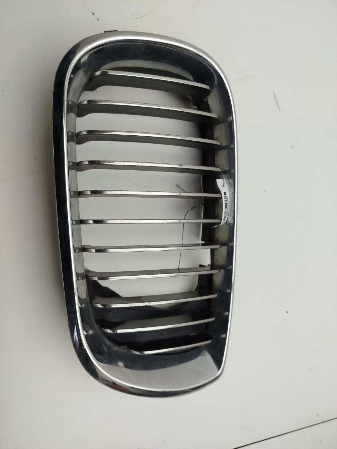 решетка радиатора BMW 3 E46 2002, серый, седан, 7030549