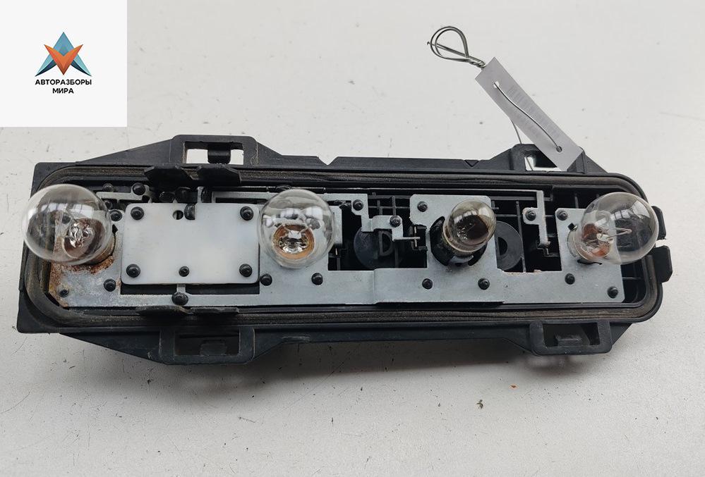 панель заднего левого фонаря Peugeot 307 1 поколение 2003, 1.6 л., бензин, МКПП, серый, универсал, 89026938, 89026198 - фото №1