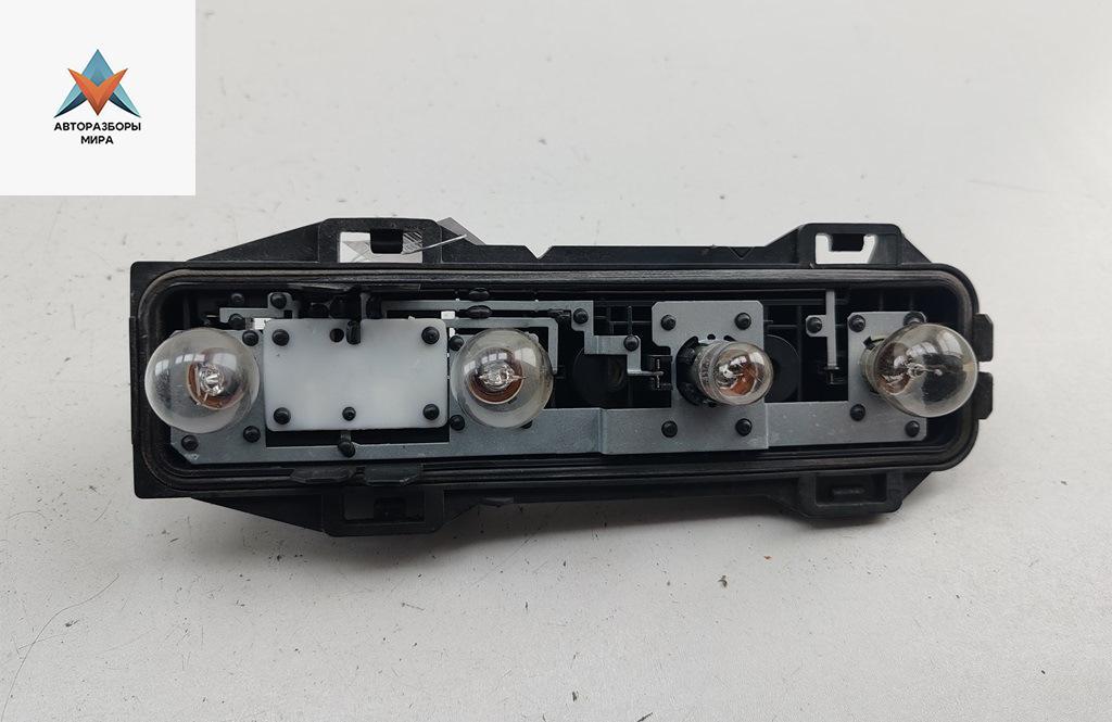 панель заднего левого фонаря Peugeot 307 1 поколение 2004, 2.0 л., бензин, МКПП, чёрный, универсал, 89026938, 89026198 - фото №1