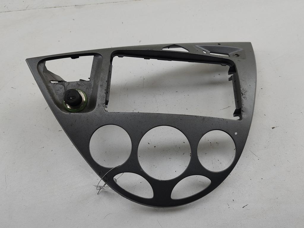 рамка под магнитолу Ford Focus I 1999, 1.6 л., i, бензин, МКПП, серый, хетчбэк 5 дв., 98ABA046A04AE