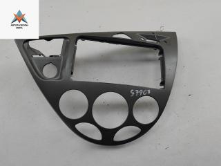 рамка под магнитолу Ford Focus 1 поколение [рестайлинг] 2002, 1.6 л., i, бензин, АКПП, серый, хетчбэк 5 дв., 2M5XA047A04AA