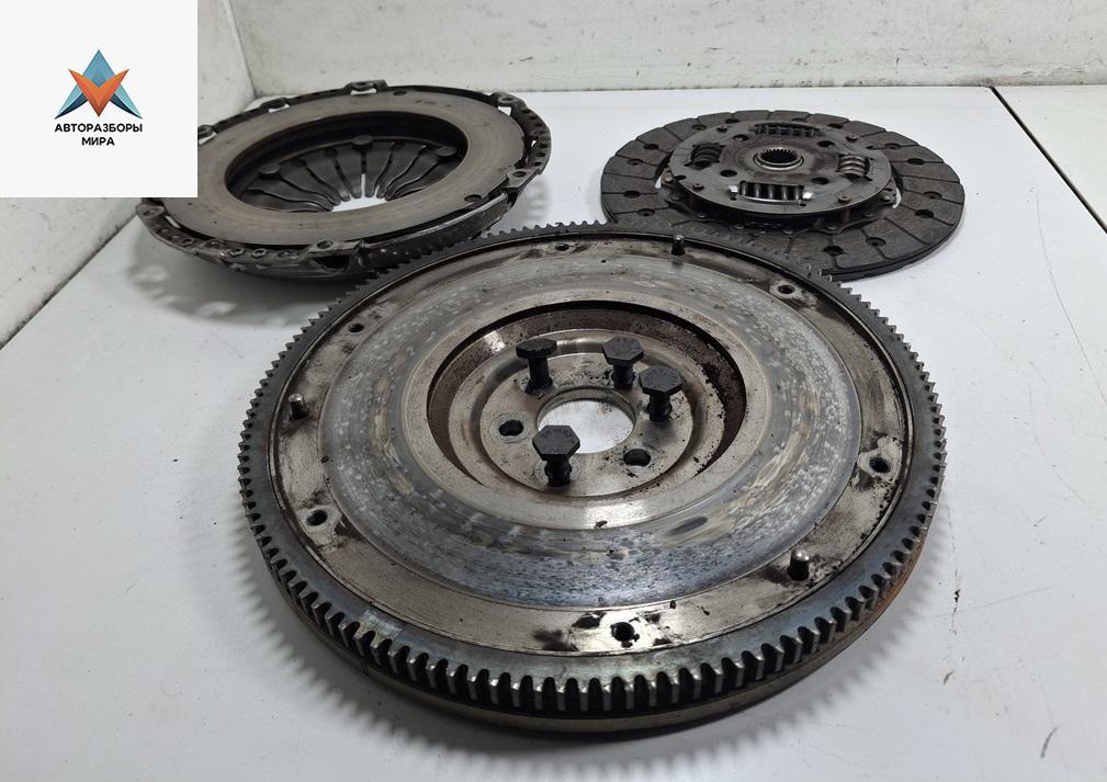 маховик Volkswagen Touran 1 поколение 2003, 1.6 л., бензин, МКПП, серый, минивэн - фото №1