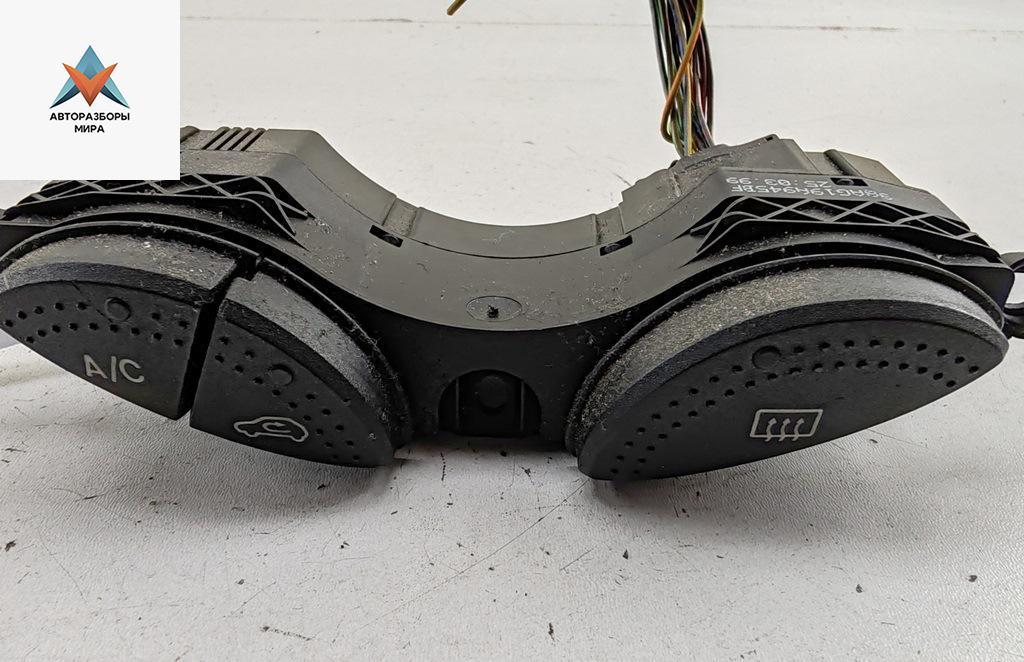 кнопка обогрева заднего стекла Ford Focus 1 поколение 1999, 1.6 л., i, бензин, МКПП, серый, хетчбэк 5 дв., 98AG19A945BF - фото №1