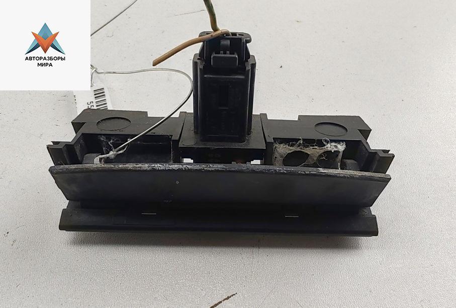 кнопка открытия багажника Peugeot 307 1 поколение 2004, 2.0 л., бензин, МКПП, чёрный, универсал, 9638615777 - фото №1