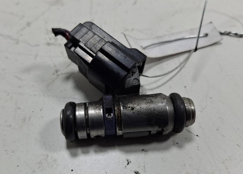 форсунка Volkswagen Bora 2000, 1.6 л., бензин, МКПП, красный, седан, 036031T
