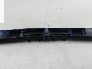 накладка подсветки номера Volkswagen Passat B5 [рестайлинг] 2000, 1.6 л., бензин, МКПП, серый, универсал, 3B0827574A