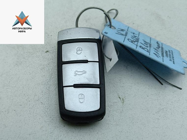 ключ Volkswagen Passat B6 2006, 1.6 л., бензин, МКПП, серый, универсал - фото №1