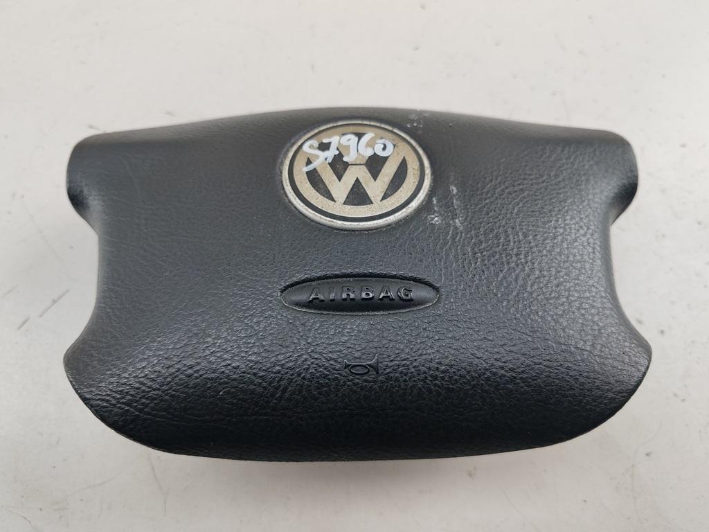 подушка безопасности водителя Volkswagen Passat B5+ (GP) 2001, 2.0 л., бензин, МКПП, серый, универсал, 3B0880201AS