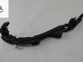 кронштейн переднего бампера Volkswagen Golf 6 поколение 2011, 1.6 л., дизель, МКПП, белый, хетчбэк 5 дв., 5K0807889