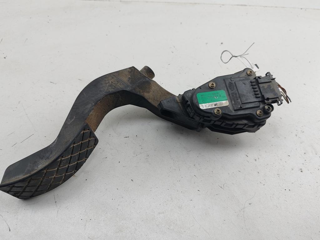 педаль Volkswagen Passat B5 2000, 1.6 л., бензин, МКПП, серый, универсал, 8D1721523A