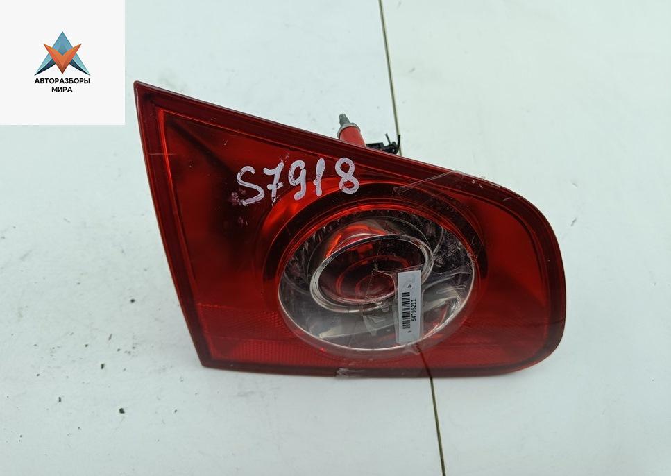 фонарь крышки багажника левый Volkswagen Passat B6 2007, 2.0 л., дизель, МКПП, коричневый, универсал, 3C9945093 - фото №1