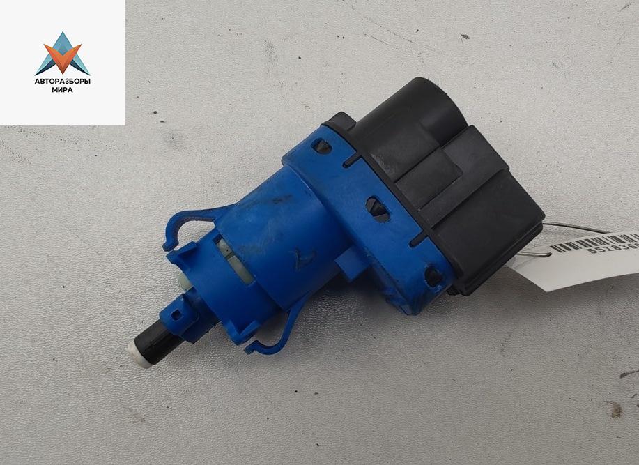 Датчик (включатель) стоп-сигнала Mazda 3 BP 2019, 2.0 л., гибрид, МКПП, чёрный, хетчбэк 5 дв., BN7N - фото №1