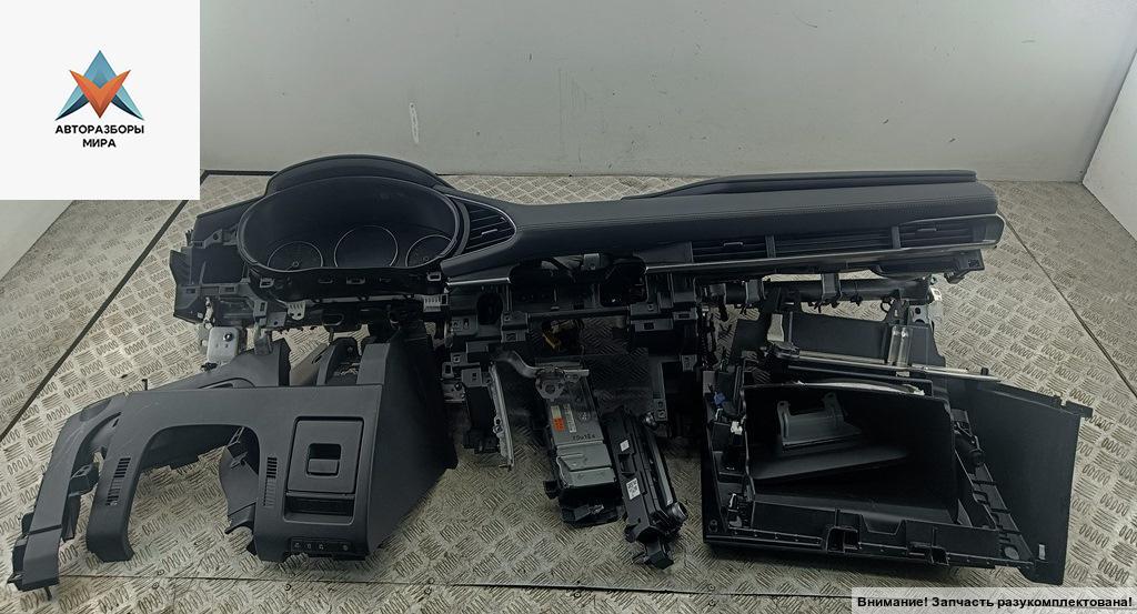 панель передняя салона (торпедо) Mazda 3 BP 2019, 2.0 л., гибрид, МКПП, чёрный, хетчбэк 5 дв., BDGF60381 - фото №1
