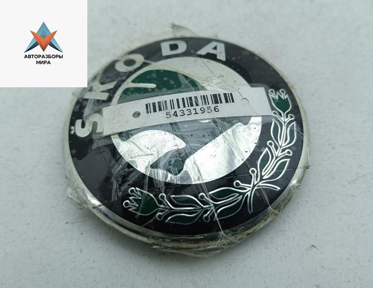 эмблема Skoda Octavia mk1 (A4 1U) 2004, 1.4 л., бензин, МКПП, синий, хетчбэк 5 дв., 1U0853621C - фото №1