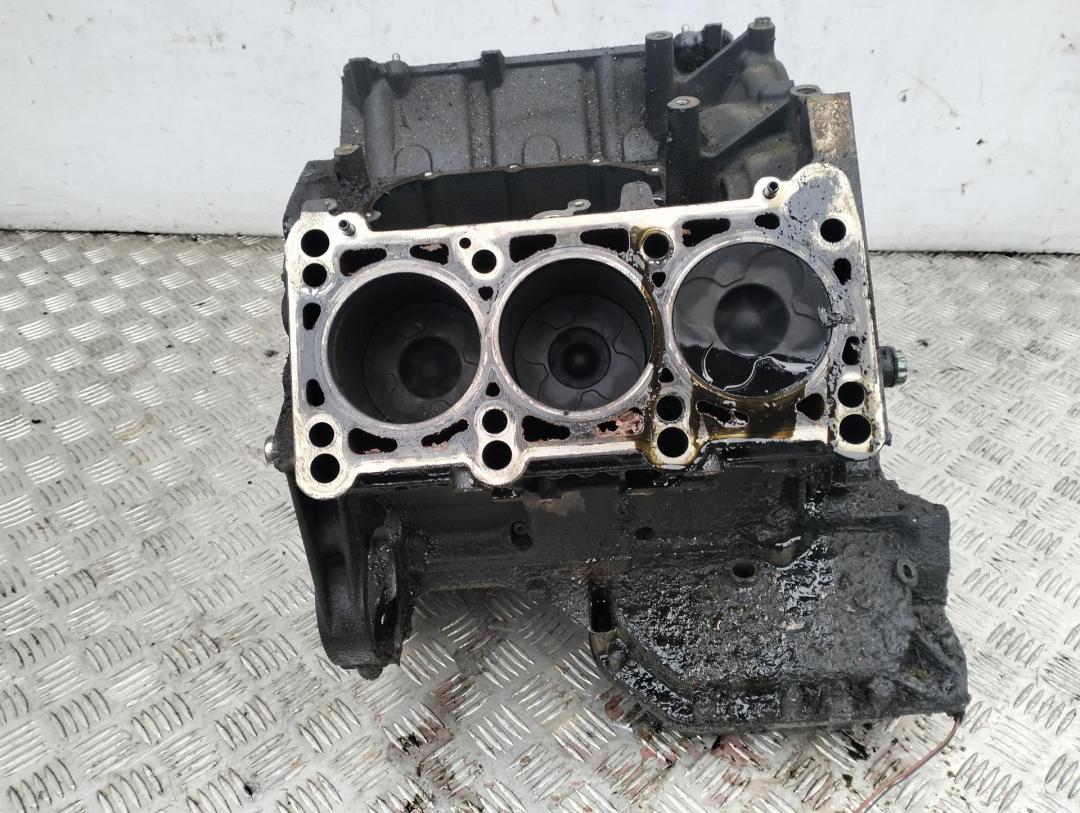 блок цилиндров Audi A4 B6 2002, 2.5 л., дизель, АКПП