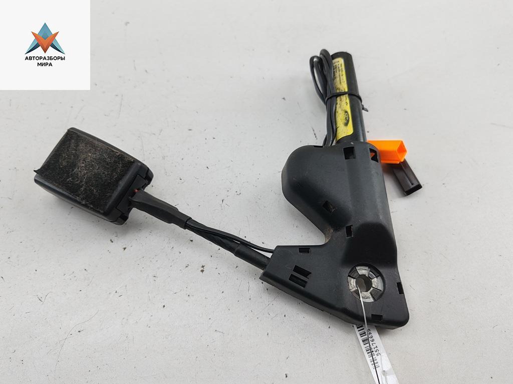 замок ремня безопасности Ford Mondeo 3 поколение 2001, 1.8 л., бензин, МКПП, зелёный, универсал, 1S71F61209BP - фото №1