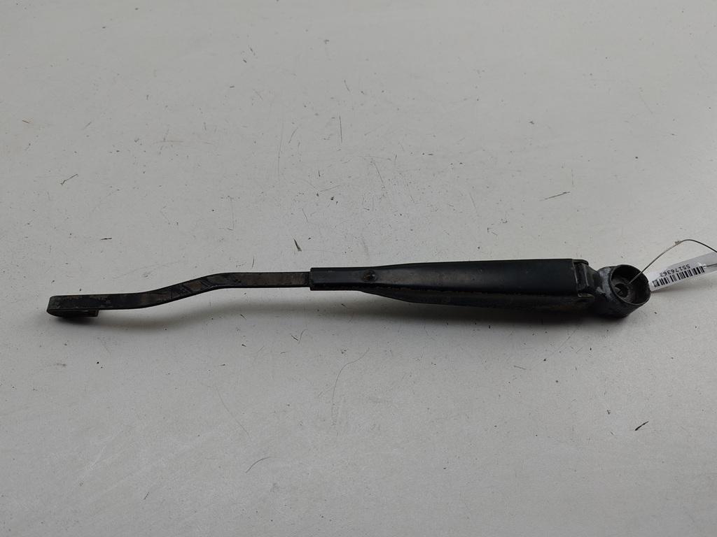 Щеткодержатель (поводок стеклоочистителя) задний Chrysler Voyager 2001, 2.4 л., бензин, МКПП, серый, минивэн, 04717712AA