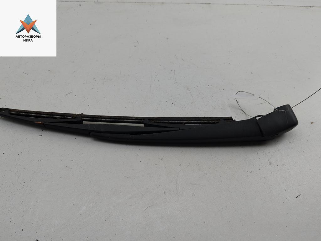 Щеткодержатель (поводок стеклоочистителя) задний Mazda 3 BP 2019, 2.0 л., гибрид, МКПП, чёрный, хетчбэк 5 дв. - фото №1