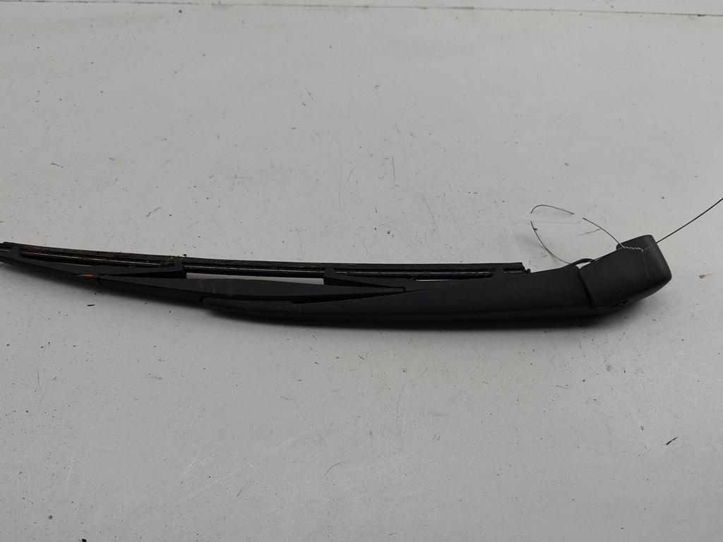 Щеткодержатель (поводок стеклоочистителя) задний Mazda 3 Bp 2019, 2.0 л., гибрид, МКПП, чёрный, хетчбэк 5 дв.