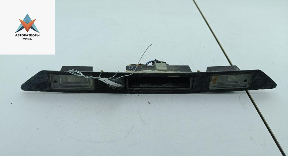 накладка подсветки номера Audi A4 B6 2001, 1.8 л., Ti, бензин, МКПП, чёрный, седан, 8E0827 - фото №1