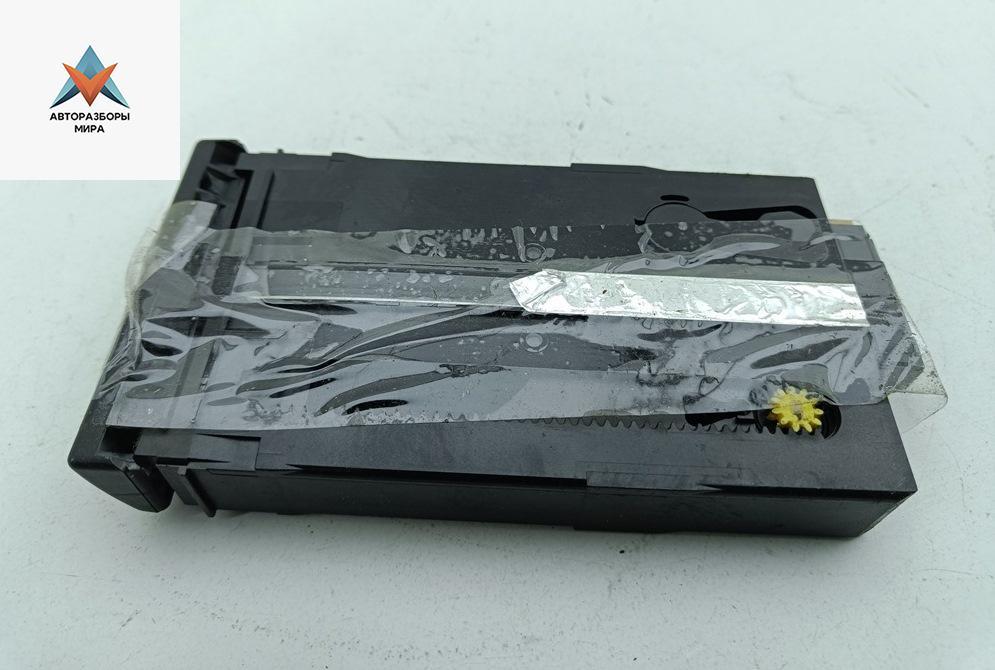 подстаканник Audi A6 4B/C5 2000, 2.5 л., дизель, АКПП, красный, универсал, 4B0862534C - фото №1