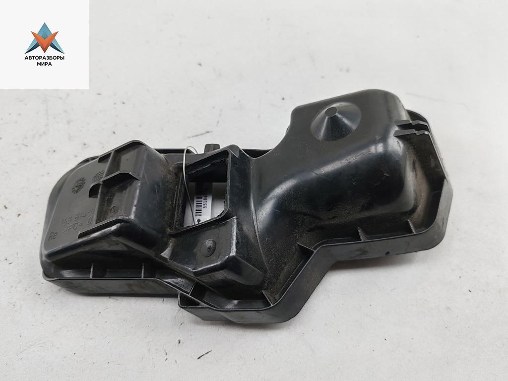 Крышка (заглушка) задняя фары Audi A6 4B/C5 1998, 2.8 л., бензин, АКПП, серый, седан, 153814-00 - фото №1