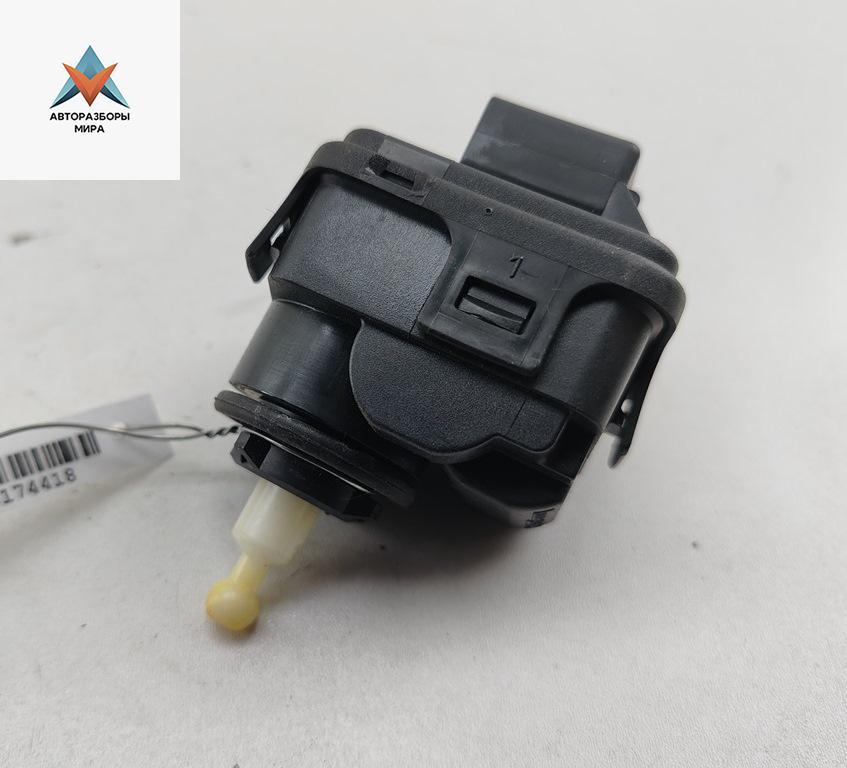 корректор фар Audi A6 4B/C5 2000, 2.5 л., дизель, АКПП, красный, универсал, 4B0941295 - фото №1