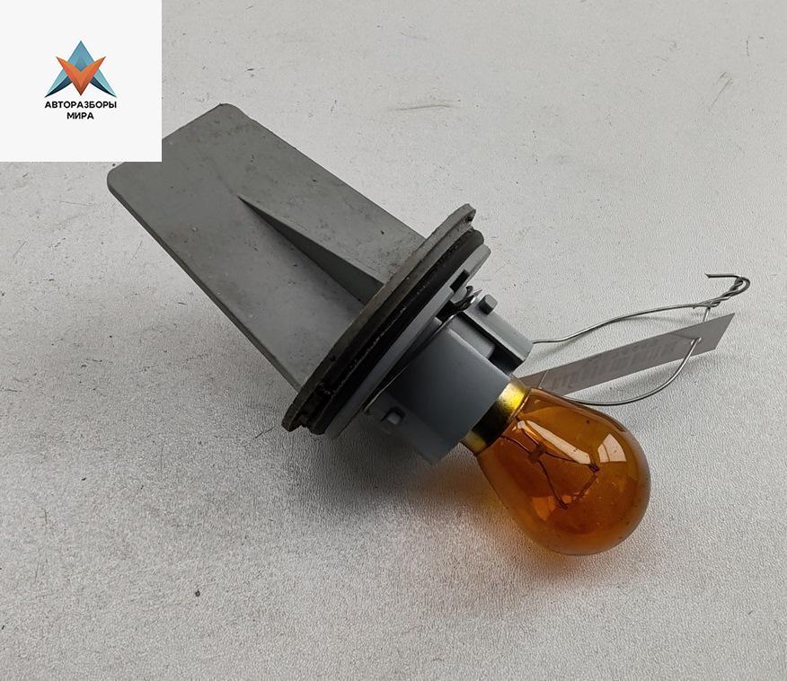 Патрон лампы указателя поворота Audi A6 4B/C5 2000, 2.5 л., дизель, АКПП, красный, универсал - фото №1