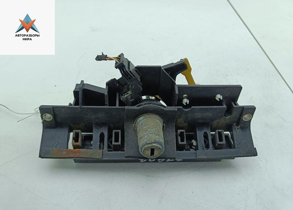 ручка крышки багажника Audi A4 B5 1996, синий, универсал - фото №1