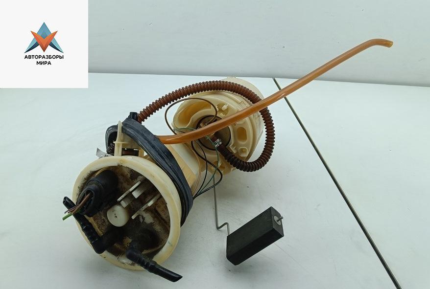 насос топливный Audi A4 B6 2001, 2.0 л., бензин, МКПП, серый, седан, 8E0919051B - фото №1