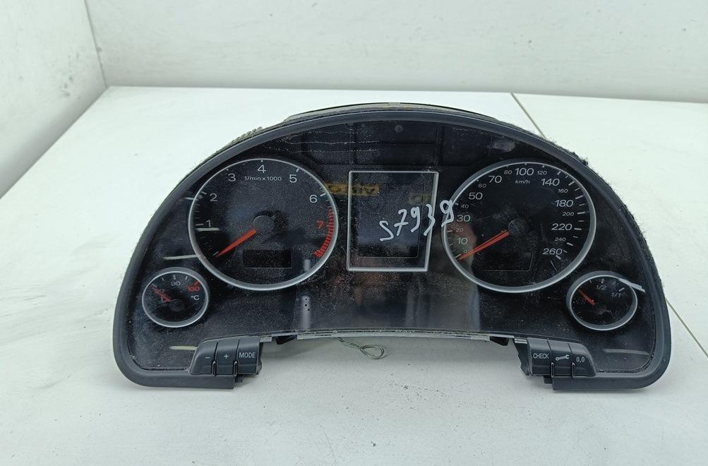 приборная панель Audi A4 B7 2004, 2.0 л., бензин, МКПП, синий, седан, 1036901830