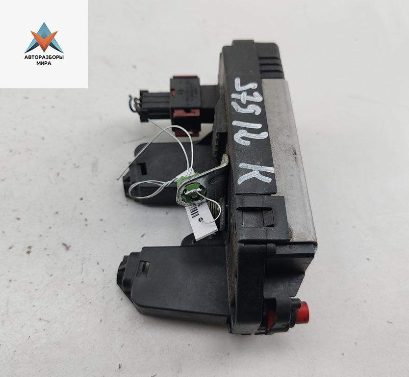 замок двери задней левой Opel Astra G 2002, 1.6 л., бензин, МКПП, белый, универсал, 24414134 - фото №1