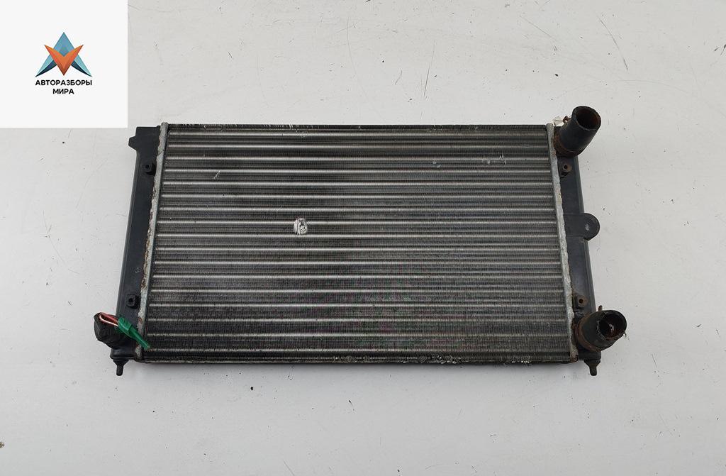 радиатор охлаждения Volkswagen Passat B3 1993, 1.8 л., бензин, МКПП, серый, универсал - фото №1