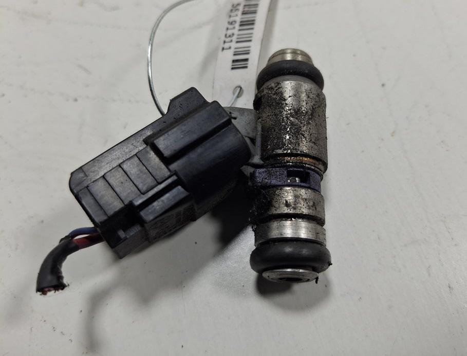 форсунка Volkswagen Bora 2000, 1.6 л., бензин, МКПП, красный, седан, 0360311