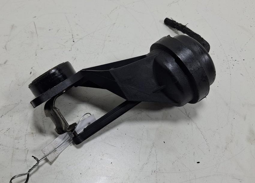 клапан вакуумного управления Audi A6 C5 1998, 2.4 л., бензин, МКПП, серый, универсал, 2900301919
