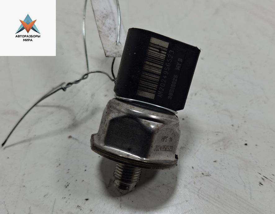 датчик давления топлива Volkswagen Touran 1 поколение 2003, 1.6 л., бензин, МКПП, серый, минивэн, 2024956523 - фото №1