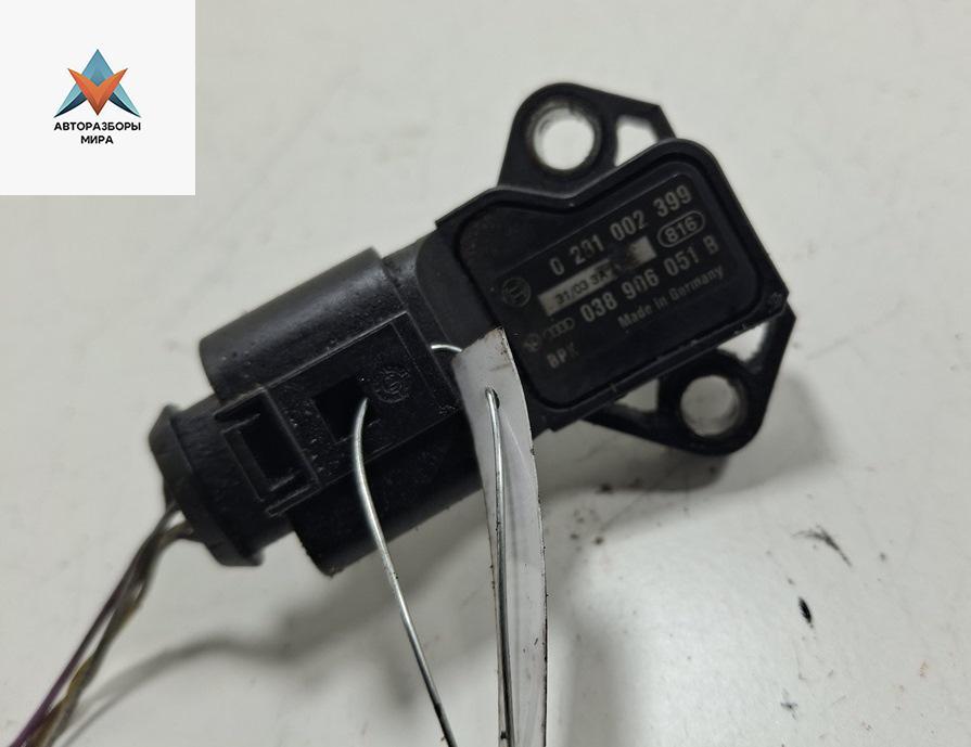 датчик абсолютного давления Volkswagen Touran 1 поколение 2003, 1.9 л., дизель, МКПП, серый, минивэн, 038906051B - фото №1