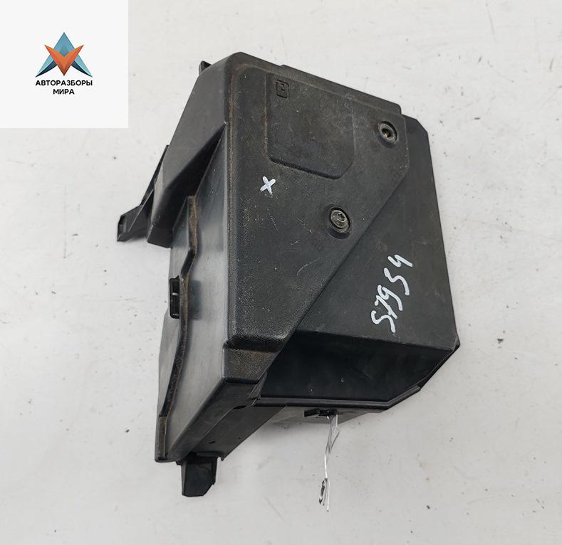 короб предохранителей Renault Scenic 2 поколение 2005, 1.6 л., бензин, МКПП, серый, минивэн, 8200356339, 8200356337, 8200356340 - фото №1