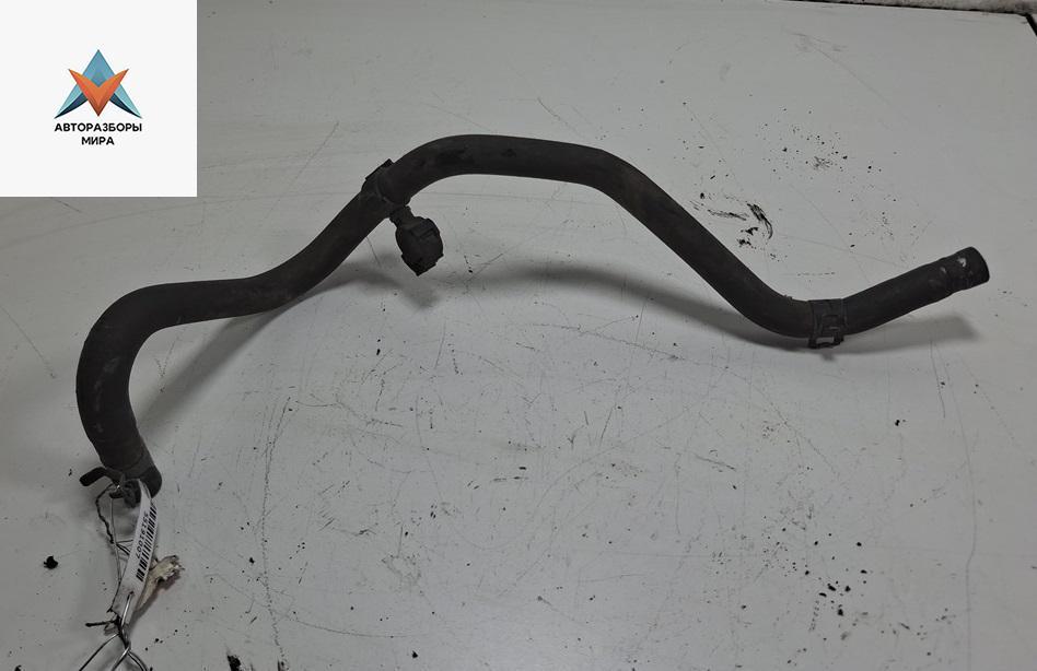 патрубок (трубопровод, шланг) Skoda Roomster 1 поколение 2007, 1.4 л., дизель, МКПП, серый, фургон, 6Q0121447BK - фото №1