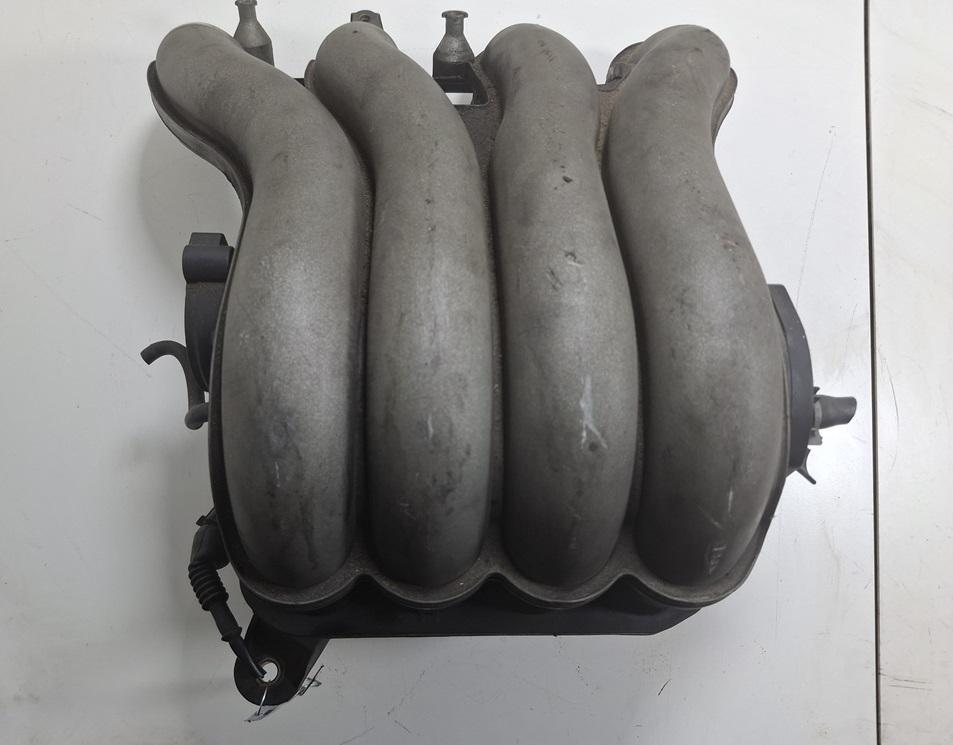 коллектор впускной Audi A4 B6 2002, 2.0 л., бензин, универсал, 06D133210D