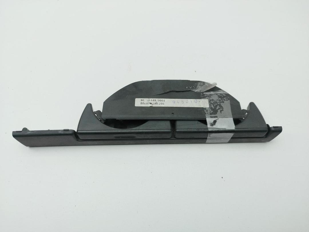 подстаканник BMW 5 E39 1999, 3.0 л., дизель, АКПП, серый, универсал, 8190205