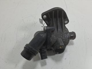 корпус термостата Audi A4 B6 2002, 2.0 л., бензин, МКПП, синий, универсал, 06B121111L