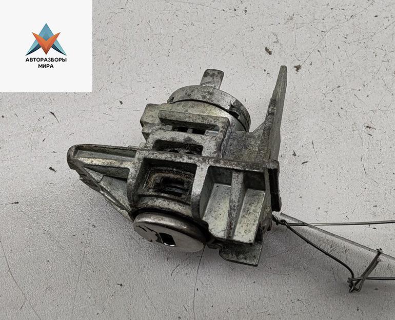 личинка дверного замка Ford S-Max 1 поколение 2008, 2.0 л., бензин, МКПП, серый, минивэн, 3M5AR21990AH - фото №1