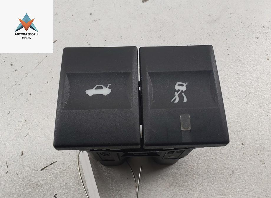 кнопка открытия багажника Ford Mondeo 3 поколение 2002, 3.0 л., бензин, МКПП, синий, универсал, 1S7T2C418AB - фото №1