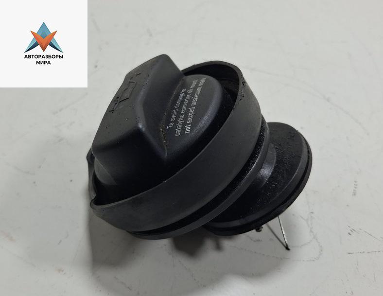 пробка маслозаливная Volkswagen Bora 1 поколение 2000, 1.6 л., бензин, МКПП, красный, седан - фото №1