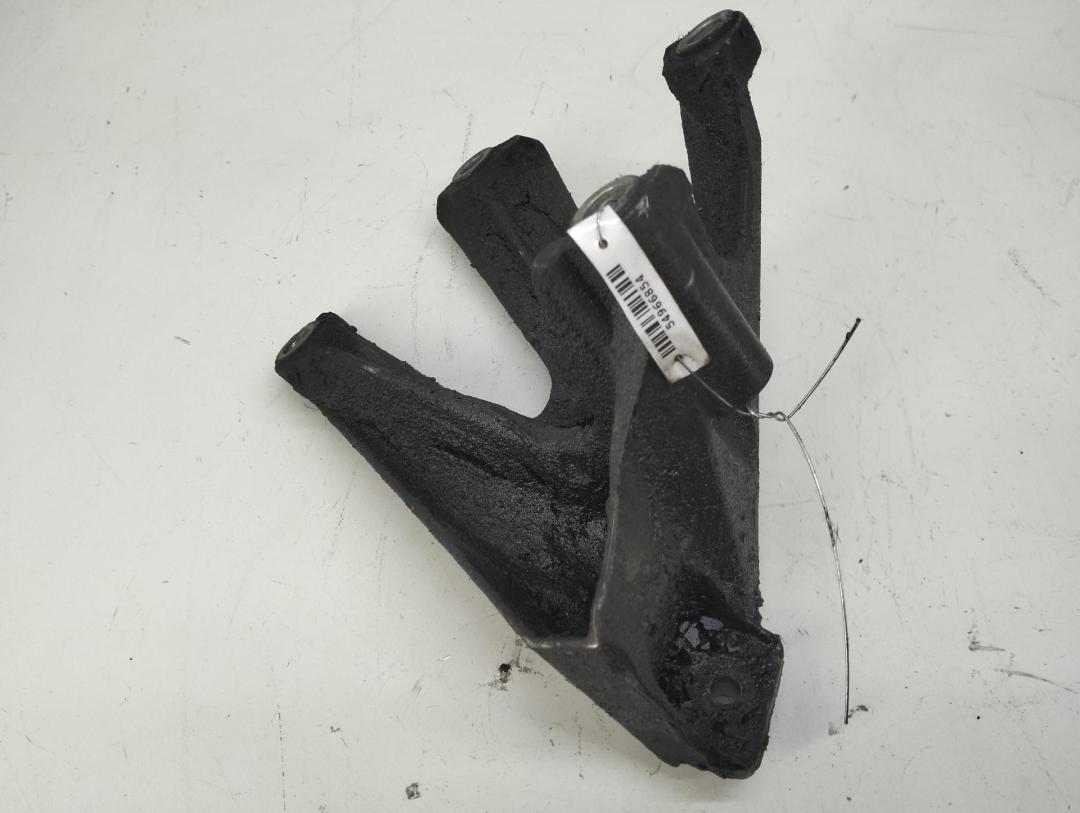 кронштейн двигателя Audi A4 B6 2002, 2.5 л., дизель, АКПП, серый, универсал, 8E0199307F - фото №1