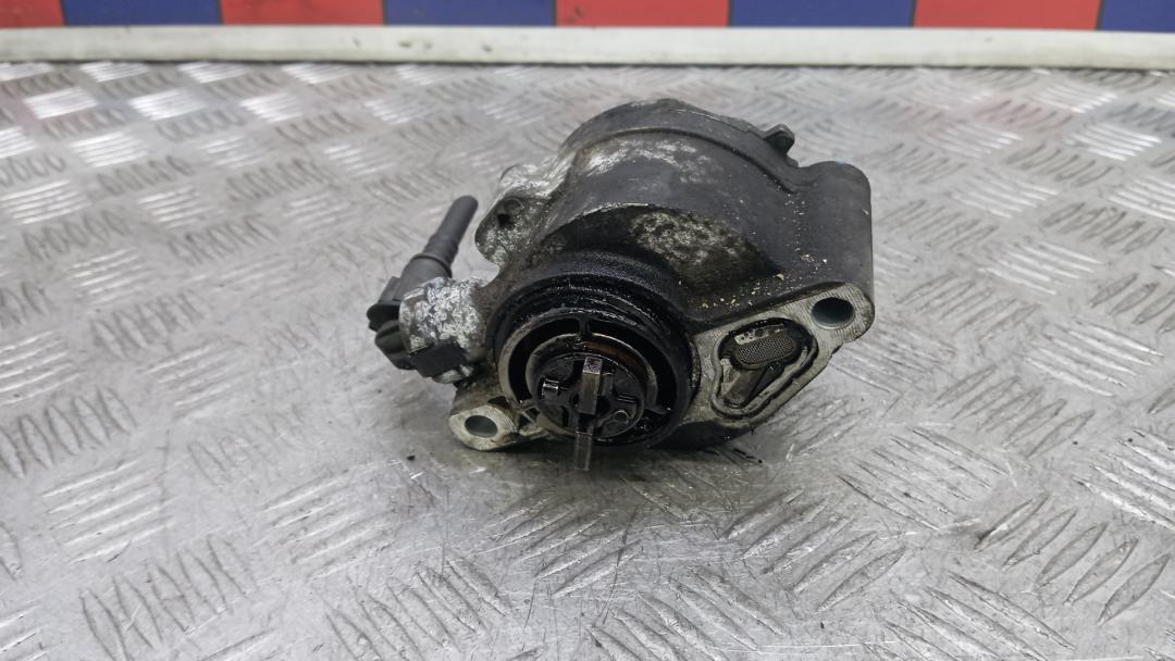 насос вакуумный Peugeot 308 T7 2008, 1.6 л., дизель, МКПП, хетчбэк 5 дв., D1562A - фото №1