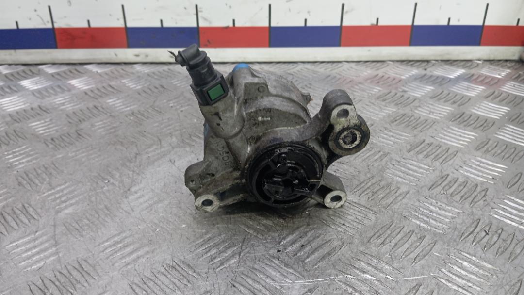 насос вакуумный Ford Kuga 1 поколение 2009, 2.0 л., TDCi 4x4, дизель, МКПП, внедорожник 5 дв., D156-1C2 - фото №1