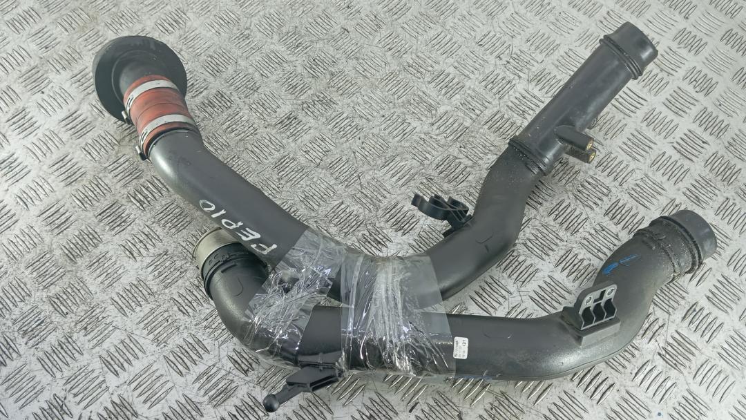 Патрубок (комплект) Mercedes-Benz A-Класс W176 2013, 1.5 л., D A160 CDI, дизель, МКПП, хетчбэк 5 дв. - фото №1